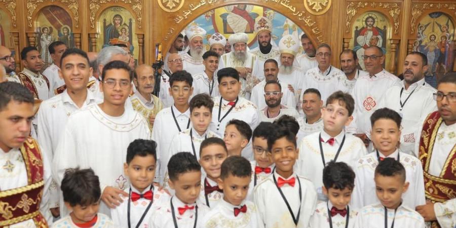 رسامة شمامسة جدد لكنيسة "العذراء" بدمنهور على يد الأنبا إيلاريون| صور - هرم مصر