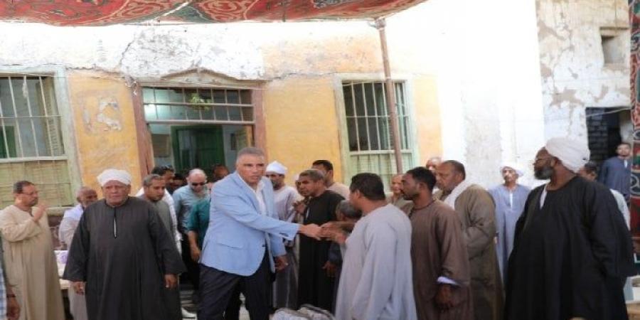 محافظ أسوان في عزاء الشيخ تقادم الليثي: إرث خالد من الحكمة والإصلاح - هرم مصر