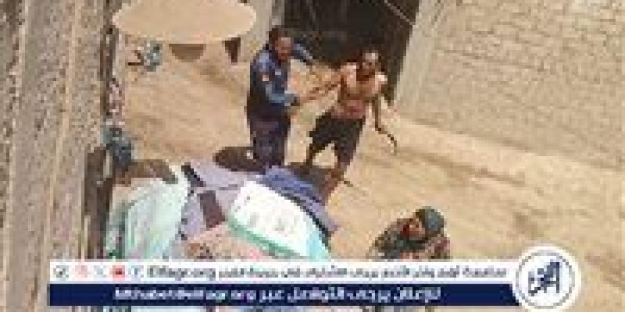 ضبط 3 أشخاص هدد أسرة بسلاح أبيض بعد تداول فيديو الواقعة على مواقع التواصل بالفيوم - هرم مصر