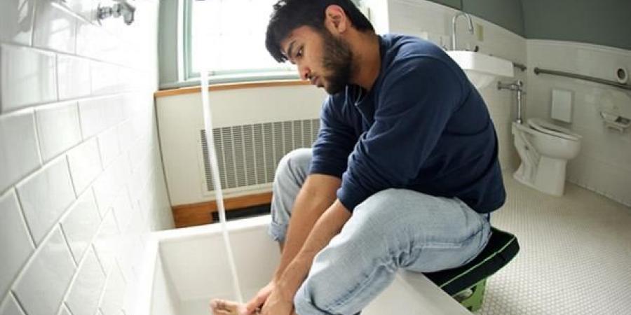 هل الكلام أثناء الوضوء يبطله؟.. أمين الفتوى يجيب - هرم مصر