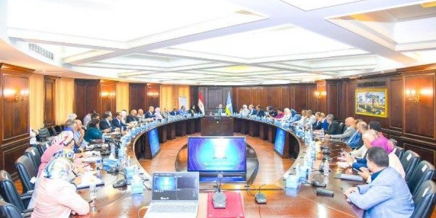 محافظ الإسكندرية يناقش معوقات القطاع الصناعي بعروس البحر - هرم مصر