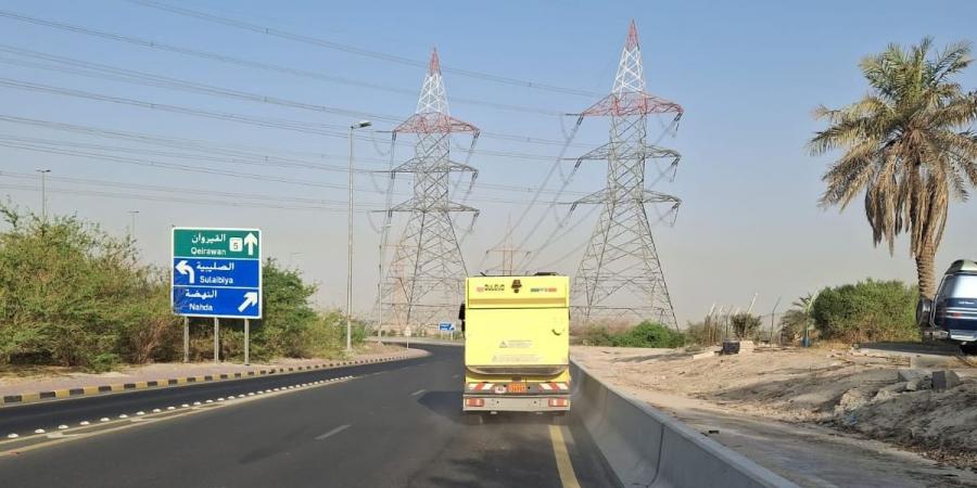 «بلدية الجهراء» تواصل أعمال كنس وتنظيف الطرق السريعة - هرم مصر