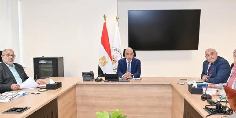 وزير الري يناقش تسهيل إجراءات التراخيص بهيئة حماية الشواطئ - هرم مصر