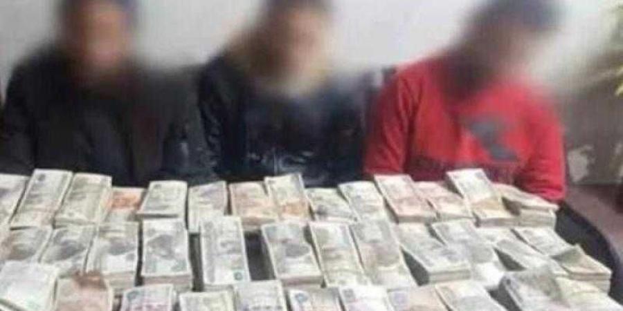 إتخاذ الإجراءات القانونيـة حيـال 3 أشخاص لقيامهم بغسـل 100 مليون جنيه متحصلة من نشاطهم الإجرامى - هرم مصر