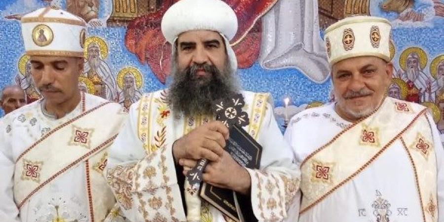 سيامة دياكونين جديدين بأبنوب على يد الأنبا بيسنتي - هرم مصر