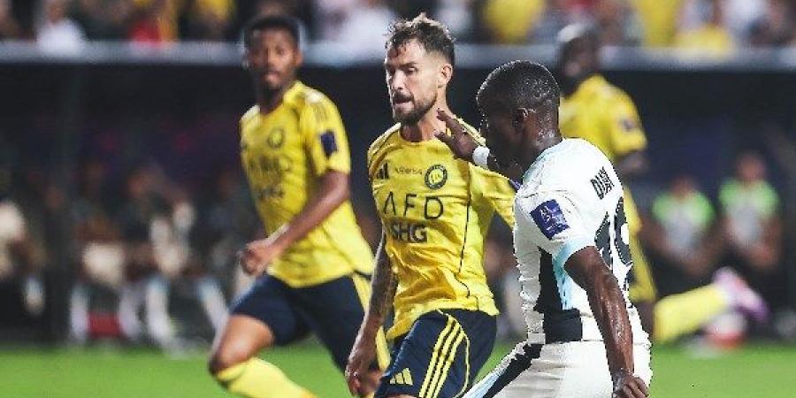 تعادل مثير وطرد في الشوط الأول بمباراة النصر والاتحاد في السوبر السعودي - هرم مصر