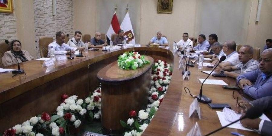 الوادي الجديد.. المحافظ يصدر حزمة توجيهات لدعم التنمية وتعزيز الموارد ويتابع جاهزية مقر بيوت الطلبة - هرم مصر