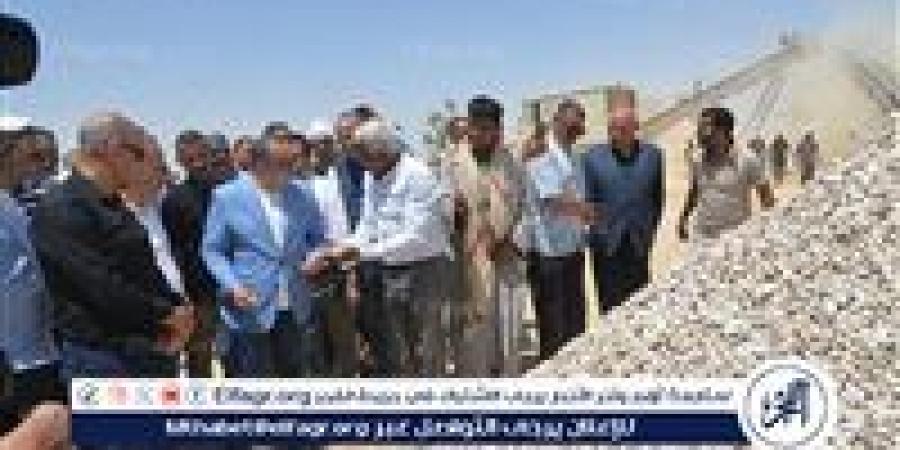 محافظ أسيوط يشهد التشغيل التجريبي لمحطة تكسير المواد المحجرية بعد إعادة تأهيلها - هرم مصر