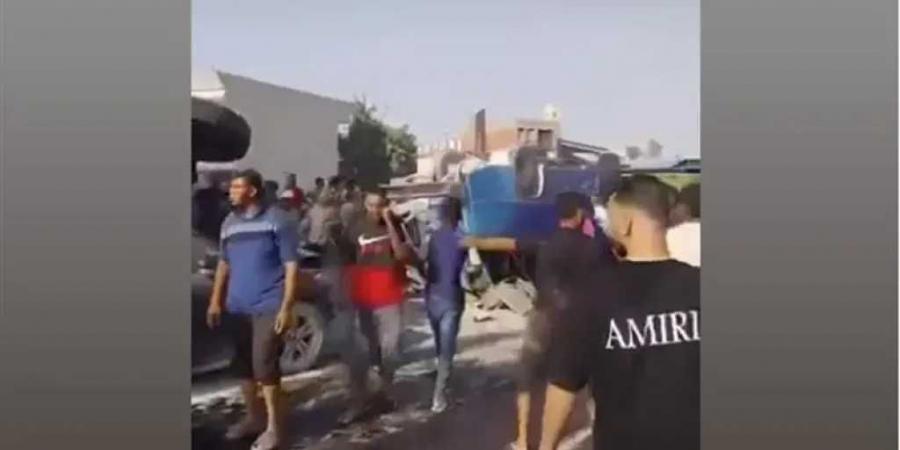 مصرع وإصابة 10 أشخاص في حادث اصطدام تريلا بسيارتين في شق الثعبان - هرم مصر