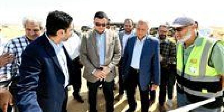 وزير الإسكان يتفقد المركز التكنولوجي لخدمة المواطنين بالعبور الجديدة - هرم مصر