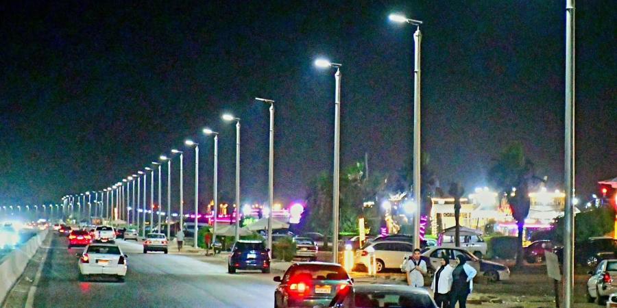 ترشيد الطاقة برؤية 2030 .. إنارة شوارع بورسعيد بالطاقة الشمسية | صور - هرم مصر