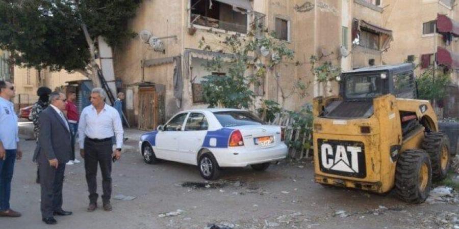 محافظ بورسعيد يتفقد أعمال تطوير منظومة الصرف الصحي بمساكن عمر بن عبد العزيز - هرم مصر