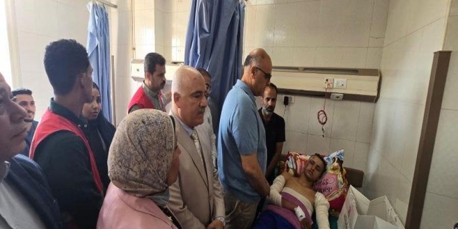 محافظ القليوبية يزور مصاب حريق منطقة الشدية ببنها - هرم مصر