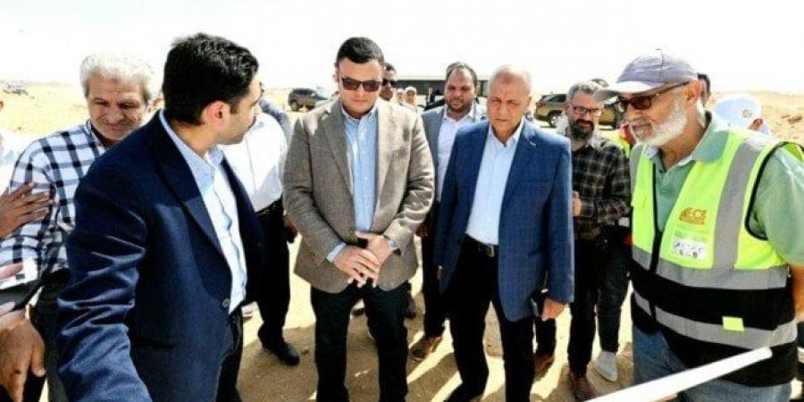 وزير الإسكان يتفقد المركز التكنولوجي لخدمة المواطنين بالعبور الجديدة - هرم مصر