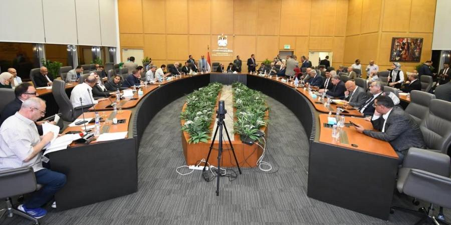 وزير الإسكان يعقد اجتماعه الدوري مع أعضاء البرلمان بمجلسيه النواب والشيوخ #وزارة_الاسكان_والمرافق_والمجتمعات_العمرانية - هرم مصر