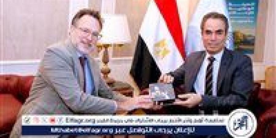 سفير كندا يزور استديو نجيب محفوظ بماسبيرو ويشيد بالعلاقات مع مصر - هرم مصر