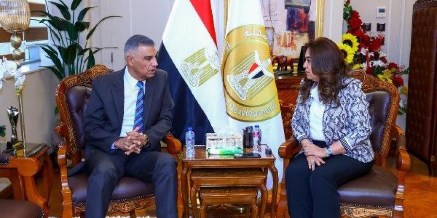 وزيرة التنمية المحلية تتابع مع محافظ أسوان الموقف التنفيذي لمشروعات الخطة الاستثمارية - هرم مصر
