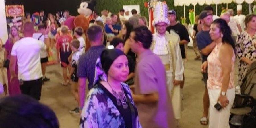 بعروض فنية عالمية.. «مهرجان الشارع» يجذب السيّاح بفنادق الغردقة ويُعزّز رسائل الأمان بالبحر الأحمر - هرم مصر