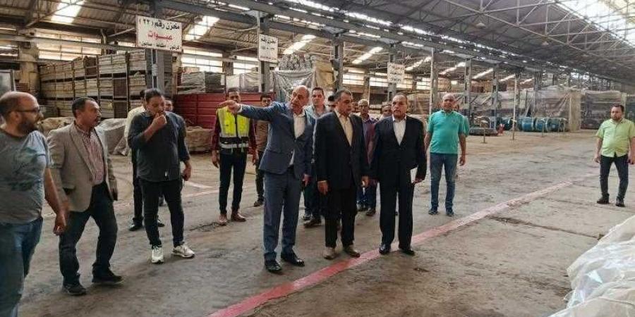 وزير الإنتاج الحربي يتابع سير العملية الإنتاجية بشركة شبرا للصناعات الهندسية (مصنع 27 الحربي) - هرم مصر