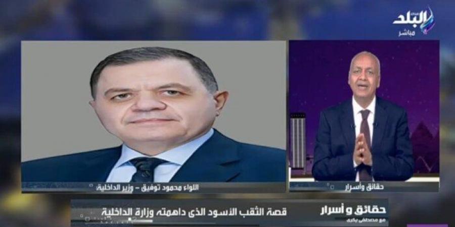 مصطفى بكري يكشف لغز «الثقب الأسود» في الجيزة.. «مكان مرعب» - هرم مصر