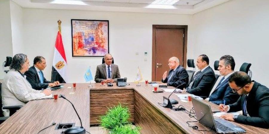نائب وزير الإسكان يترأس لجنة إعداد لائحة قانون تنظيم مرفق المياه والصرف - هرم مصر