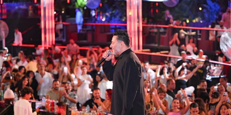 زياد برجي يتألق بسهرة طربية في العلمين الجديدة بحضور بشرى ورنا سماحة والمشاهير  - هرم مصر