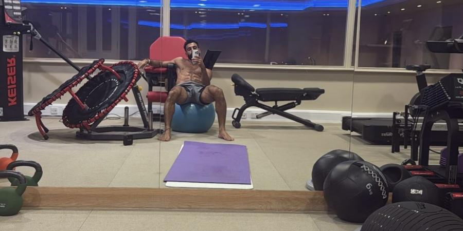 محمد صلاح يستعرض لياقته البدنية في الجيم - هرم مصر