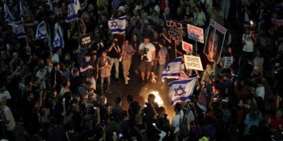 احتجاجات في القدس.. متظاهرون إسرائيليون يغلقون الشوارع رفضًا لعرقلة صفقة التبادل - هرم مصر