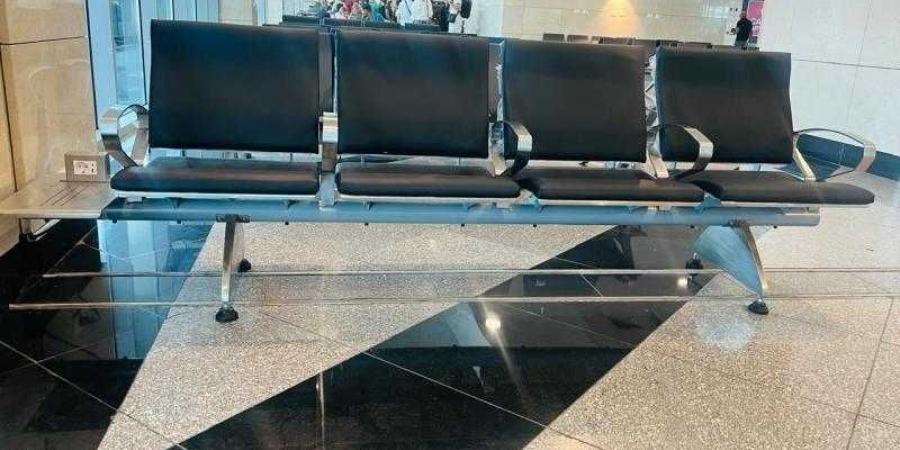 تحديث صالات مطار القاهرة الدولي بـ 1000 كرسي مزود بخدمة USB - هرم مصر