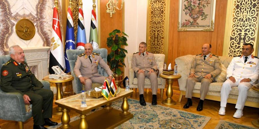 وزير الدفاع والفريق أحمد خليفة يبحثان مع رئيس الأركان الأردني التعاون المشترك وتطورات المنطقة - هرم مصر