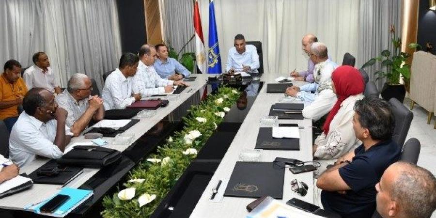محافظ أسوان يتابع تنفيذ مشروعات المياةوالصرف بقرى حياة كريمة - هرم مصر