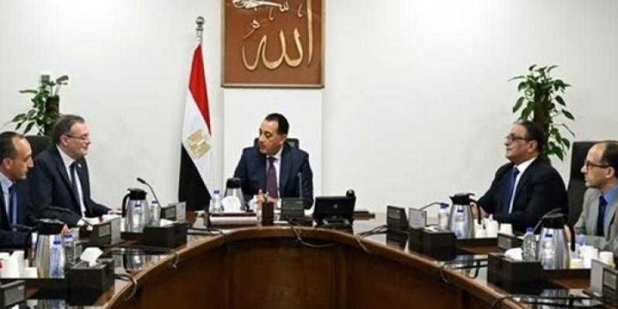 رئيس الوزراء يبحث مع رئيس ”المركزي للتنظيم والإدارة” جهود الجهاز في تطوير العمل الإداري - هرم مصر