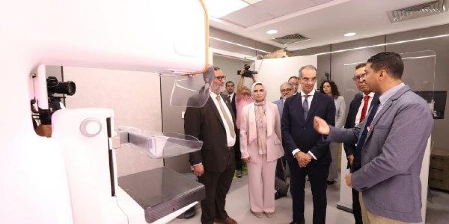 وزير الاتصالات يشهد فعاليات إطلاق منظومة مصرية بالكامل للكشف المبكر عن سرطان الثدى باستخدام الذكاء الاصطناعي - هرم مصر