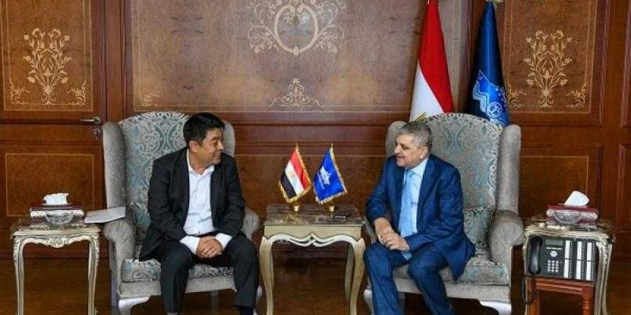 الفريق أسامة ربيع يبحث سبل التعاون مع النائب الأول لرئيس شركة هيونداي كوربريشن - هرم مصر