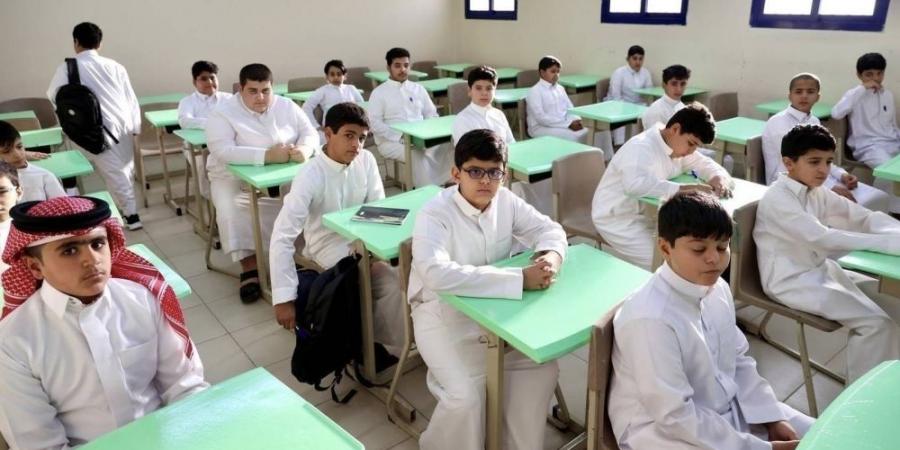 انتظام الطلاب والطالبات بمدارس السعودية في بداية العام الدراسي الجديد - #عاجل - هرم مصر
