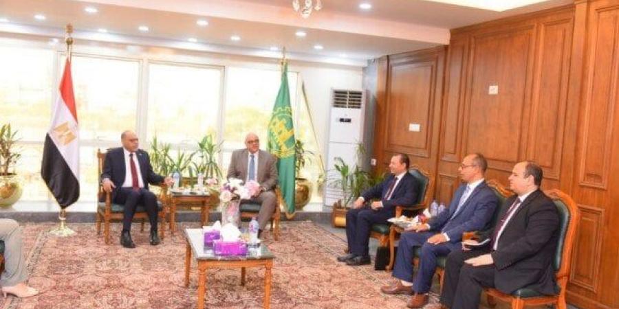 وزير العمل يبحث مع محافظ القليوبية تفعيل سبل التعاون في الملفات المشتركة - هرم مصر
