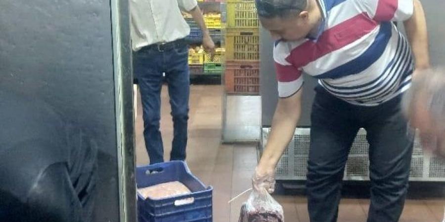 ضبط 230 كيلو لحوم ودواجن غير صالحة للاستهلاك الآدمي بمطاعم كبرى في أسيوط - هرم مصر