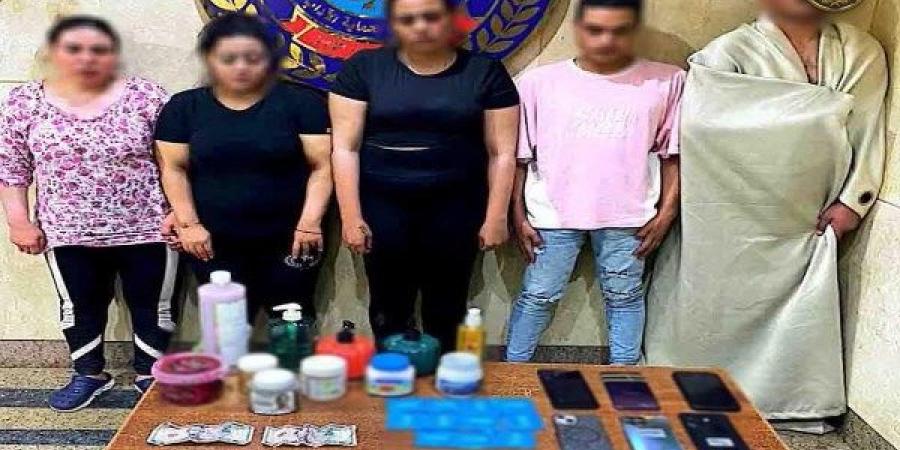 القبض على 3 سيدات وشخصين يمارسون الرذيلة في ناد صحى بالشيخ زايد - هرم مصر