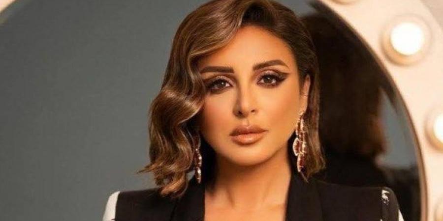 نبيلة عبيد توجه رسالة لأنغام بعد عودتها من رحلة علاجية في ألمانيا - هرم مصر
