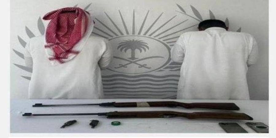 الأمن البيئي يقبض على مخالفين لنظام البيئة لارتكابهما مخالفة الصيد في أماكن محظور الصيد فيها في محمية الإمام تركي بن عبدالله الملكية - هرم مصر