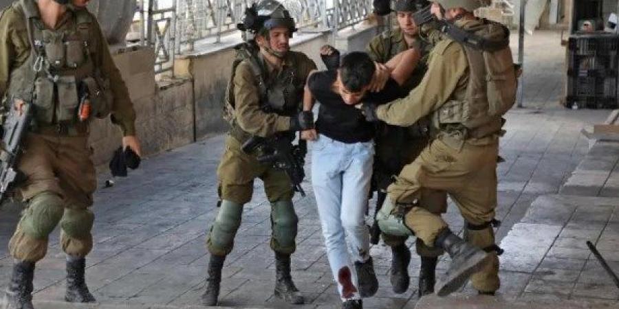اشتباكات بين فلسطينيين وقوات الاحتلال خلال اقتحامها وسط رام الله والبيرة - هرم مصر