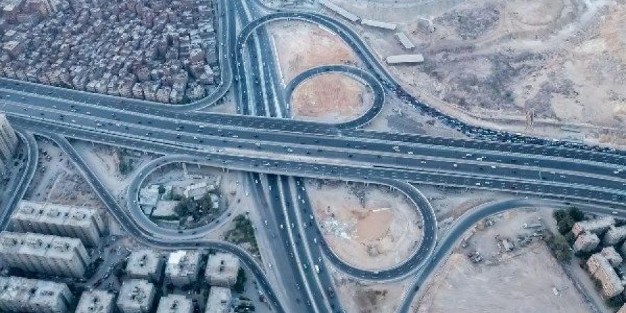 خبير: مشروعات النقل والتنمية العمرانية تدعم الاقتصاد - هرم مصر