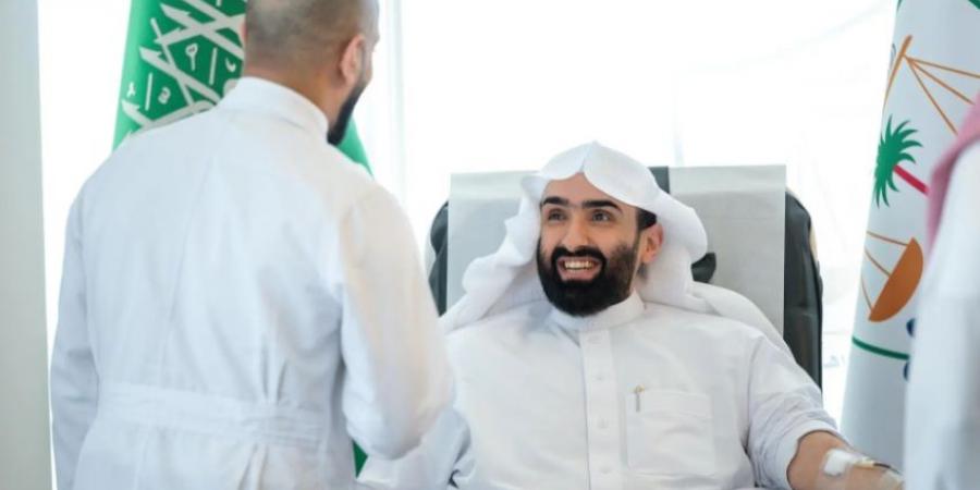 رئيس المظالم يشارك في الحملة الوطنية للتبرع بالدم التي أطلقها ولي العهد - هرم مصر