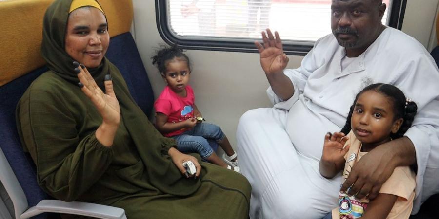 تشغيل القطار الثامن لتسهيل العودة الطوعية للأشقاء السودانيين - هرم مصر
