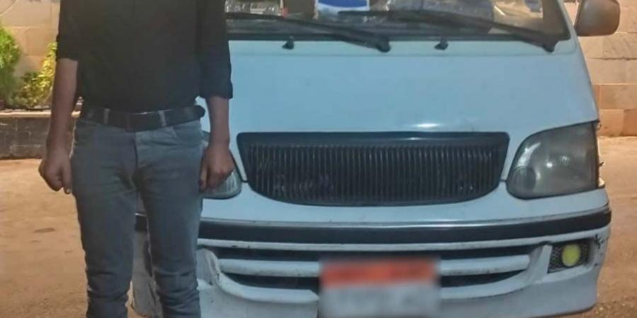 عرض حياة المواطنين للخطر.. القبض على سائق ميكروباص بمطروح - هرم مصر