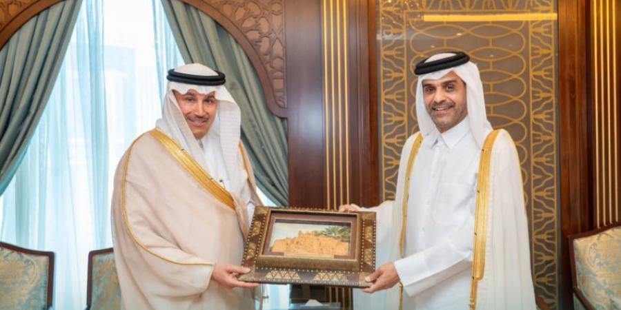 الجاسر يبحث مع وزير المواصلات القطري تعزيز التعاون بين البلدين - هرم مصر