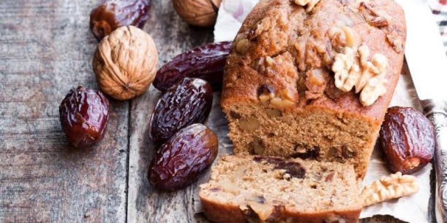 طريقة عمل كيكة التمر بجوز الهند.. تحلية سهلة مع الشاى والقهوة - هرم مصر