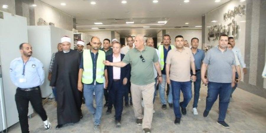 استعدادًا للافتتاح الزملوط يتفقد أعمال تشطيبات مستشفى الداخلة الجديد - هرم مصر