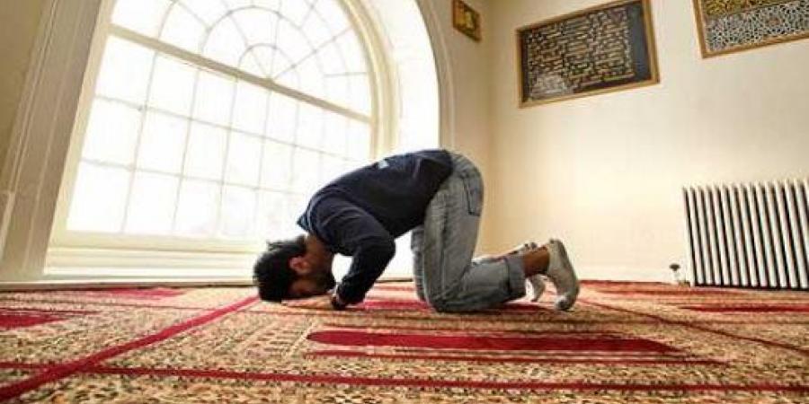 حكم الصلاة دون تحري القبلة.. الإفتاء توضح - هرم مصر