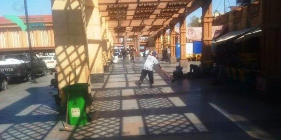 تكثيف جهود رفع الإشغالات والتراكمات وتنفيذ أعمال النظافة العامة بمدن أسوان - هرم مصر